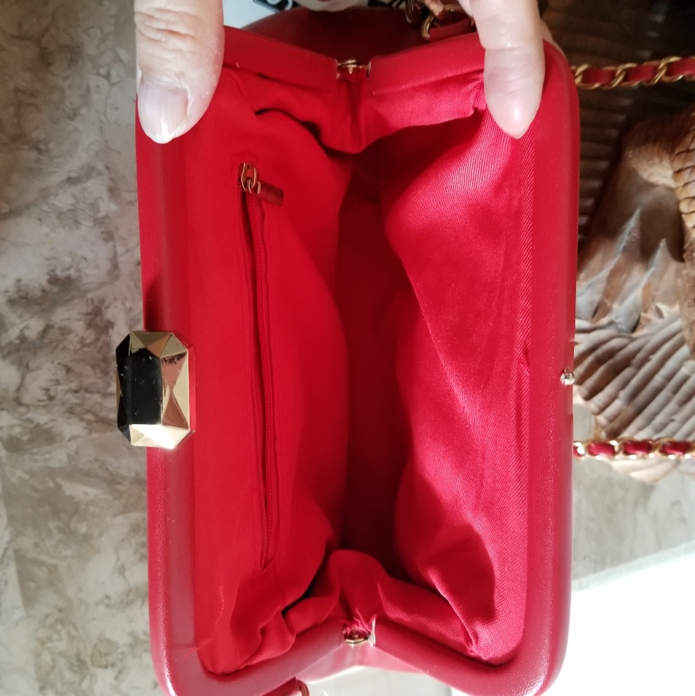 Red Purse - Picture 5 of 6